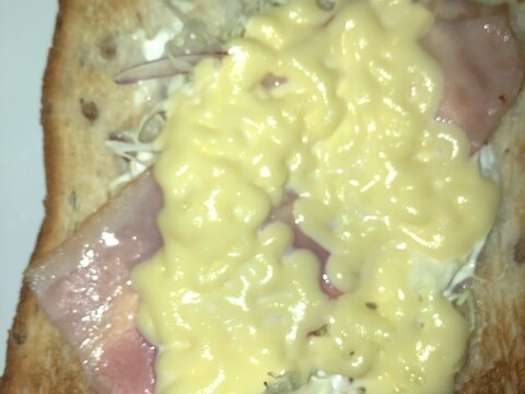 ライ麦パンのクリームチーズとベーコンマヨトースト♪